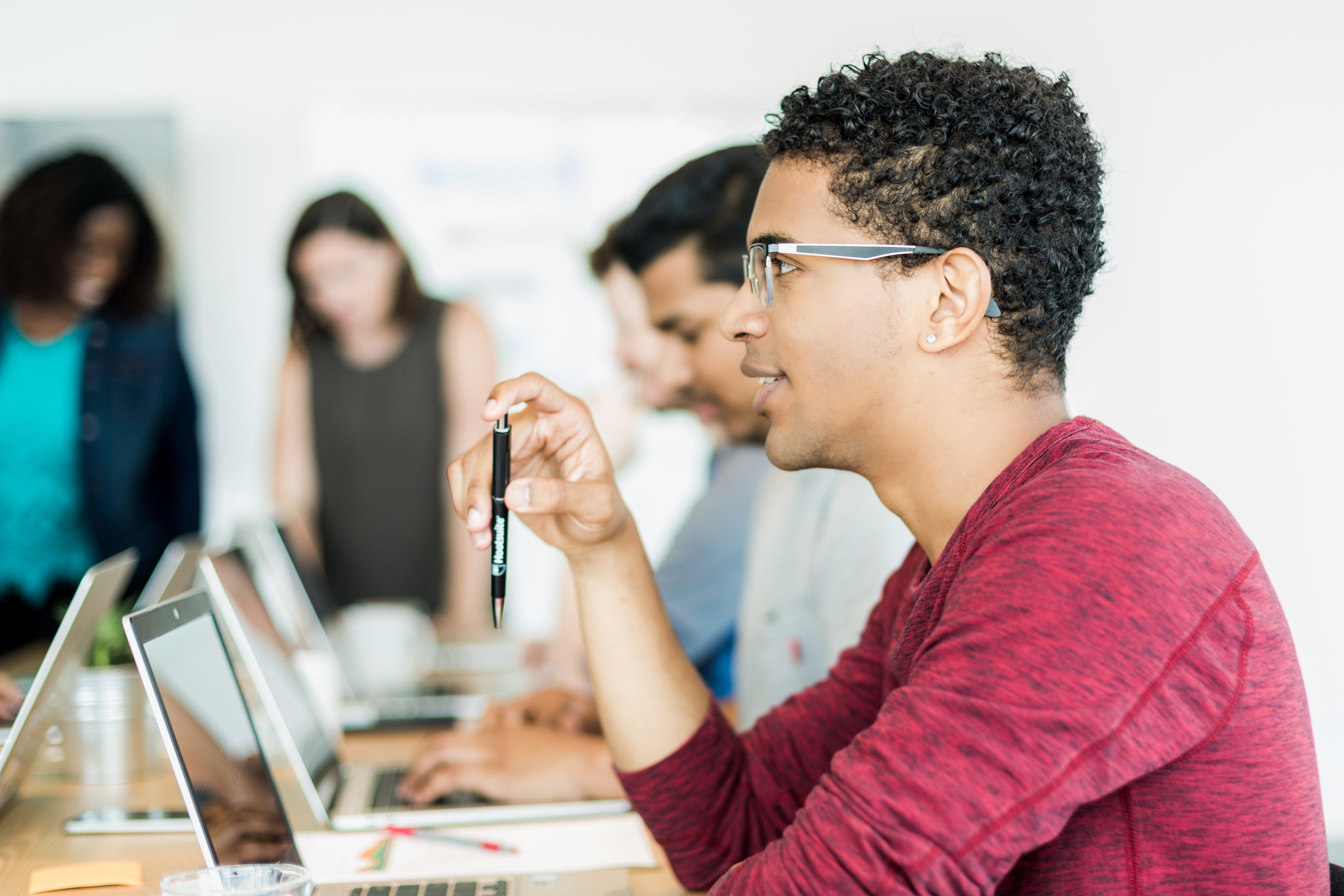 files/man-holding-pen-in-meeting.jpg