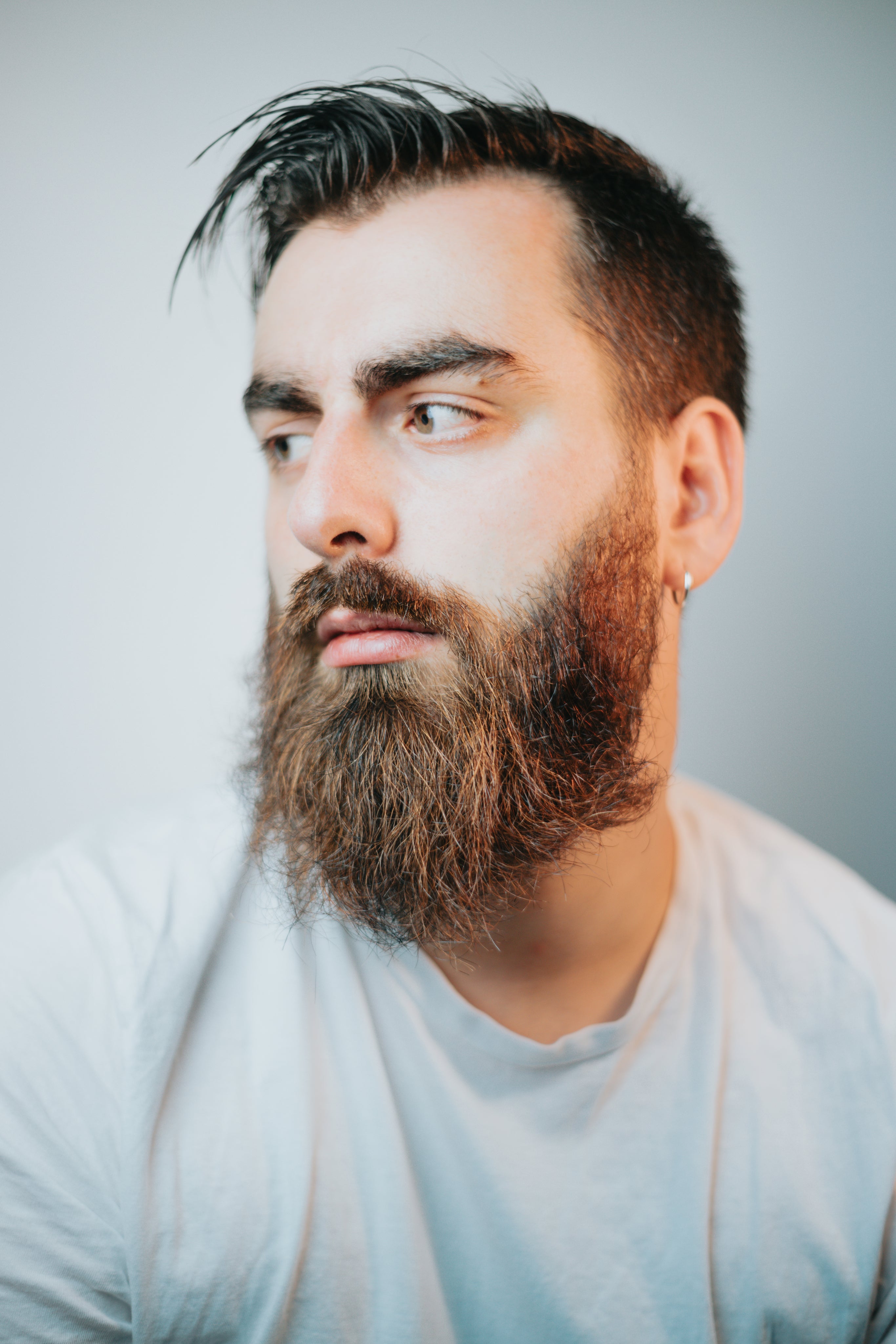 files/portrait-of-a-man-with-a-full-beard-looking-left.jpg