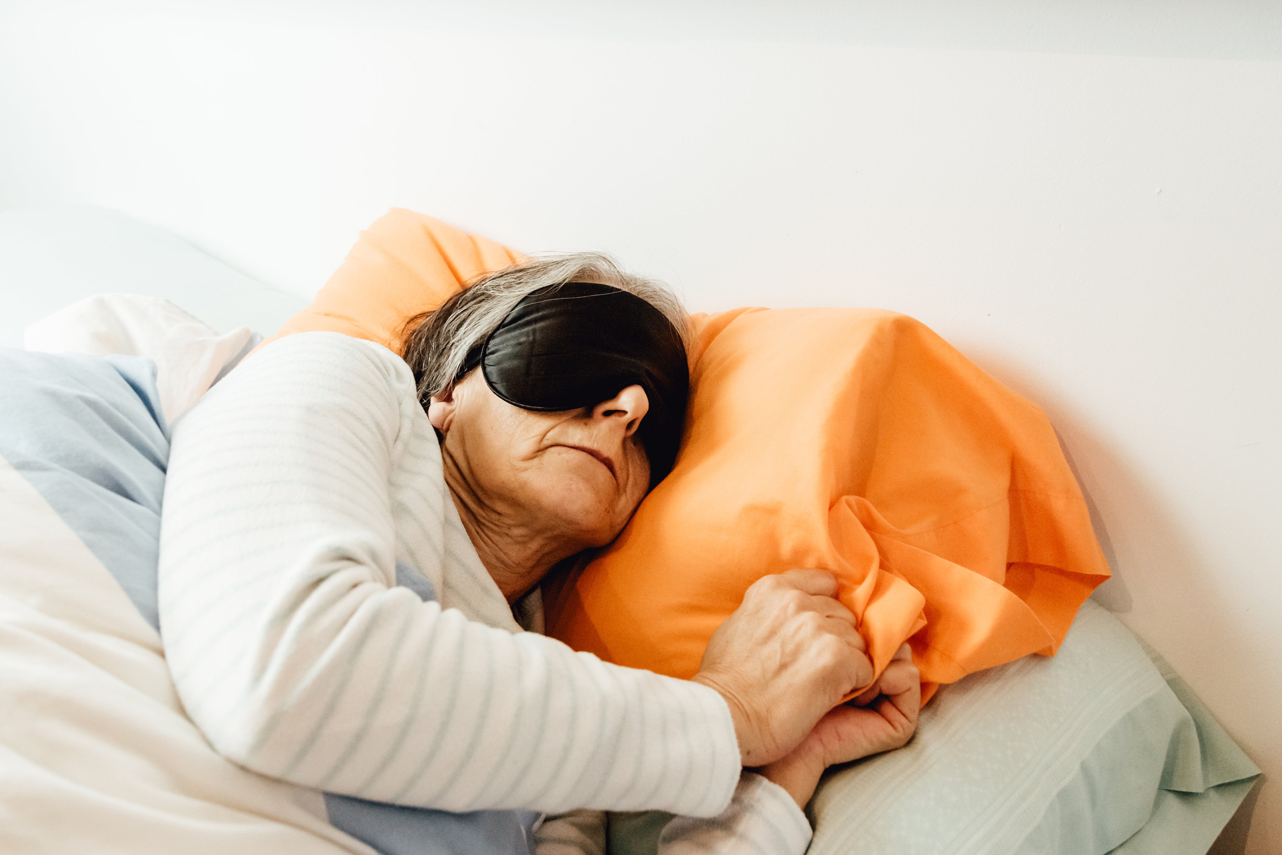 files/woman-sleeping-with-a-mask-covering-her-eyes.jpg